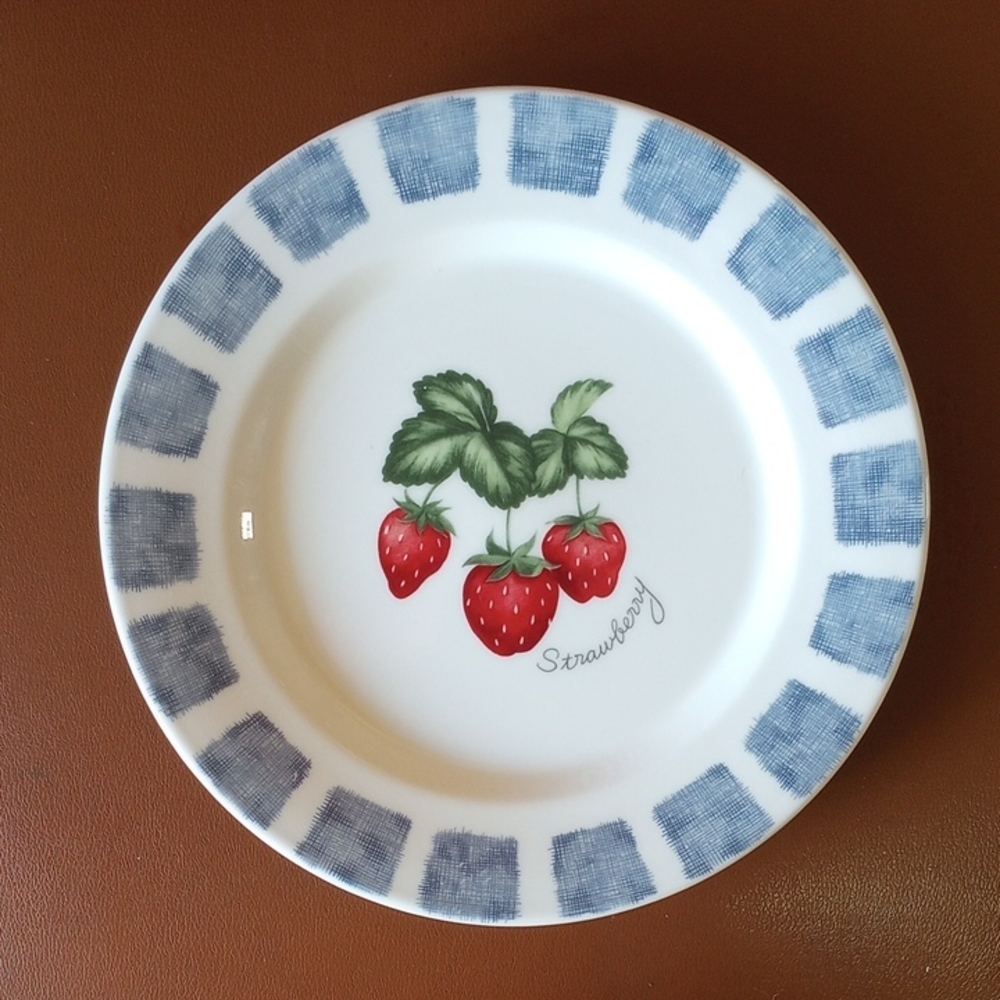 Ceramic Strawberry Plate. Corona Harvest Time, Colombia.  Red White Green Blue